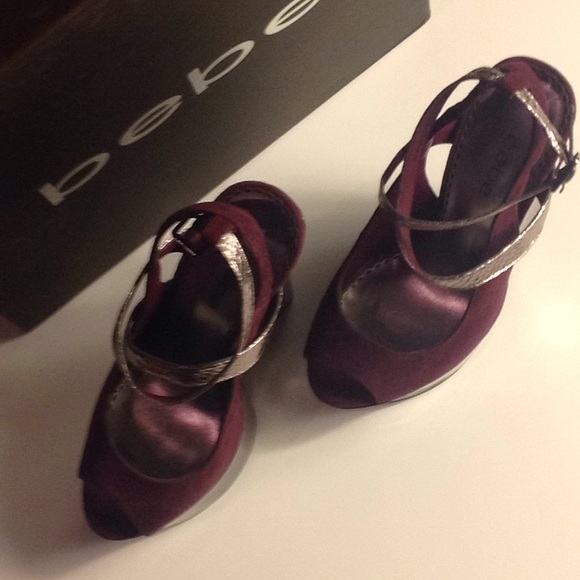 Bebe Plum Metallic trim Wedges: Size 7 - Picture 3 of 7